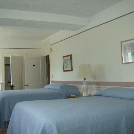 Boardwalk Inn Saint Ignace Bagian luar foto